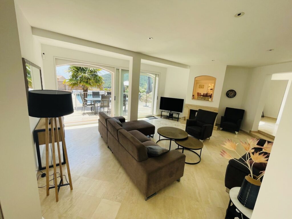 989743ed-4e4b-499c-9d6d-5d0f1188bcd5