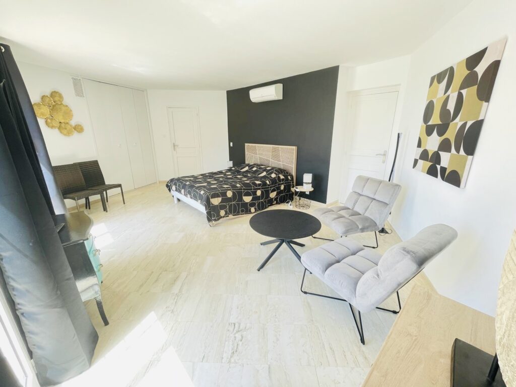 bc946de1-161f-4425-a3d8-622bfa133556